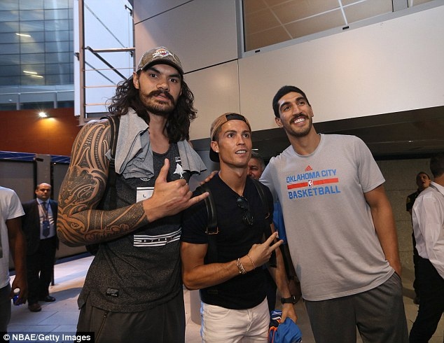 Ronaldo khai trương khách sạn ảnh 2 Ronaldo khai truong khach san anh 2