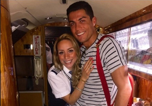 Nu co truong cua Ronaldo thich Barca, ham mo Messi hinh anh