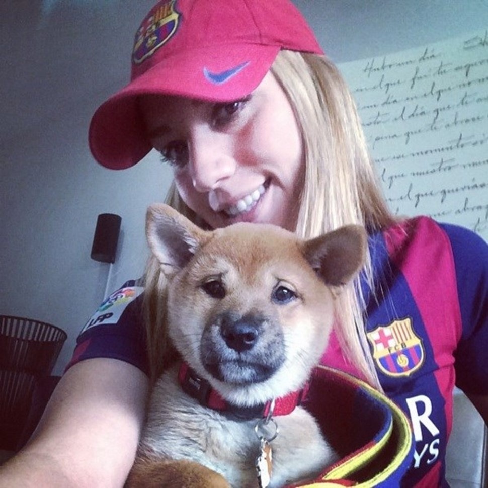 Nữ cơ trưởng của Ronaldo thích Barca ảnh 6 Nu co truong cua Ronaldo thich Barca anh 6