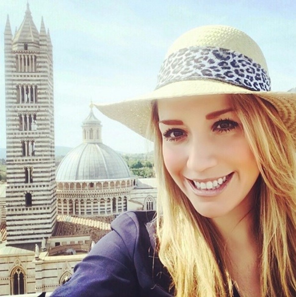 Nữ cơ trưởng của Ronaldo thích Barca ảnh 10 Nu co truong cua Ronaldo thich Barca anh 10