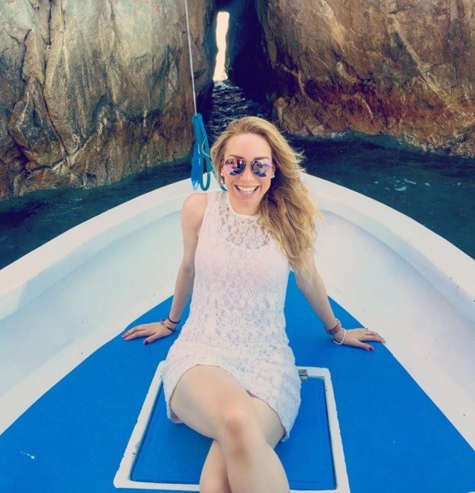 Nữ cơ trưởng của Ronaldo thích Barca ảnh 9 Nu co truong cua Ronaldo thich Barca anh 9