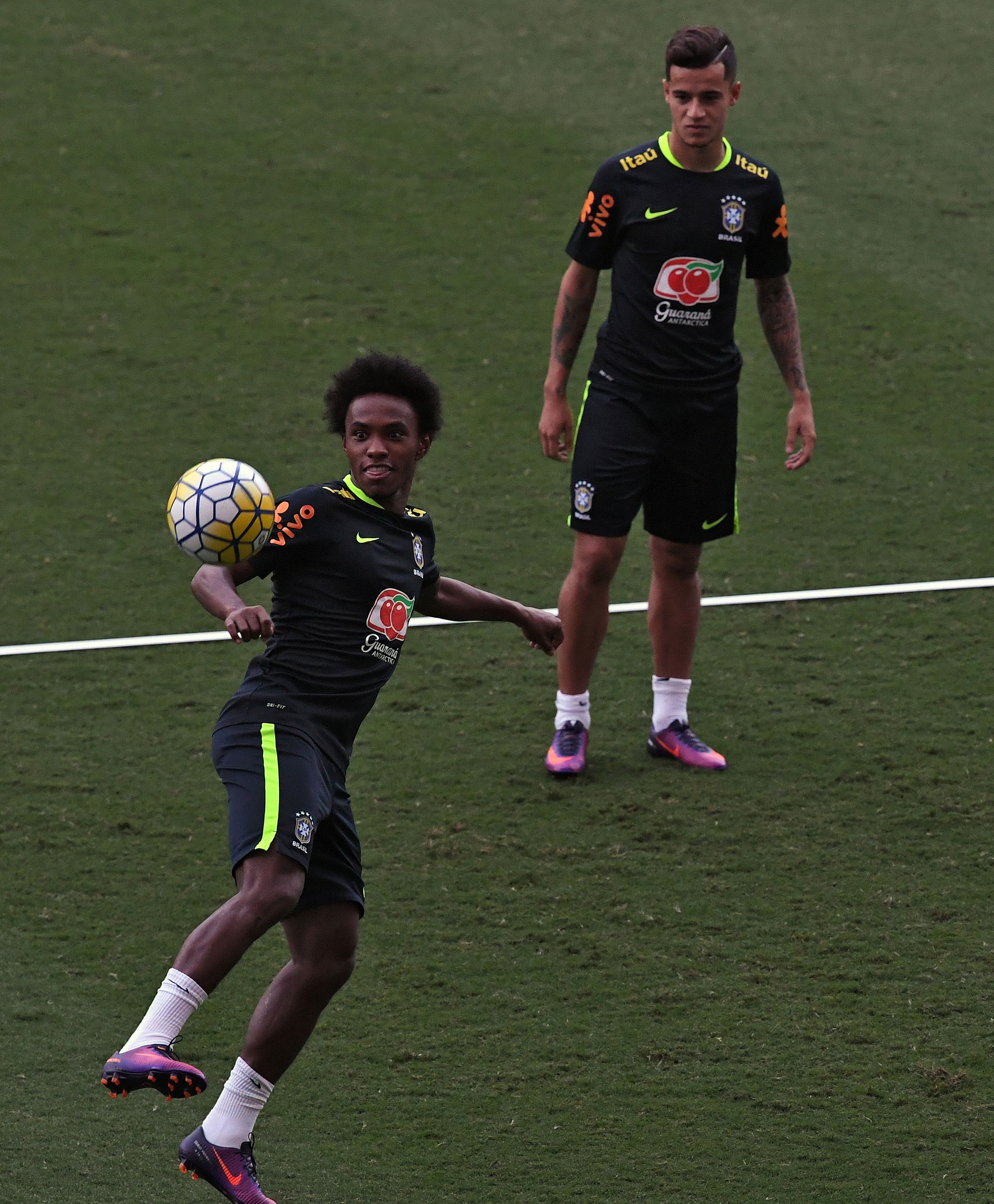 Neymar biểu diễn kỹ thuật ảnh 5 Neymar bieu dien ky thuat anh 5