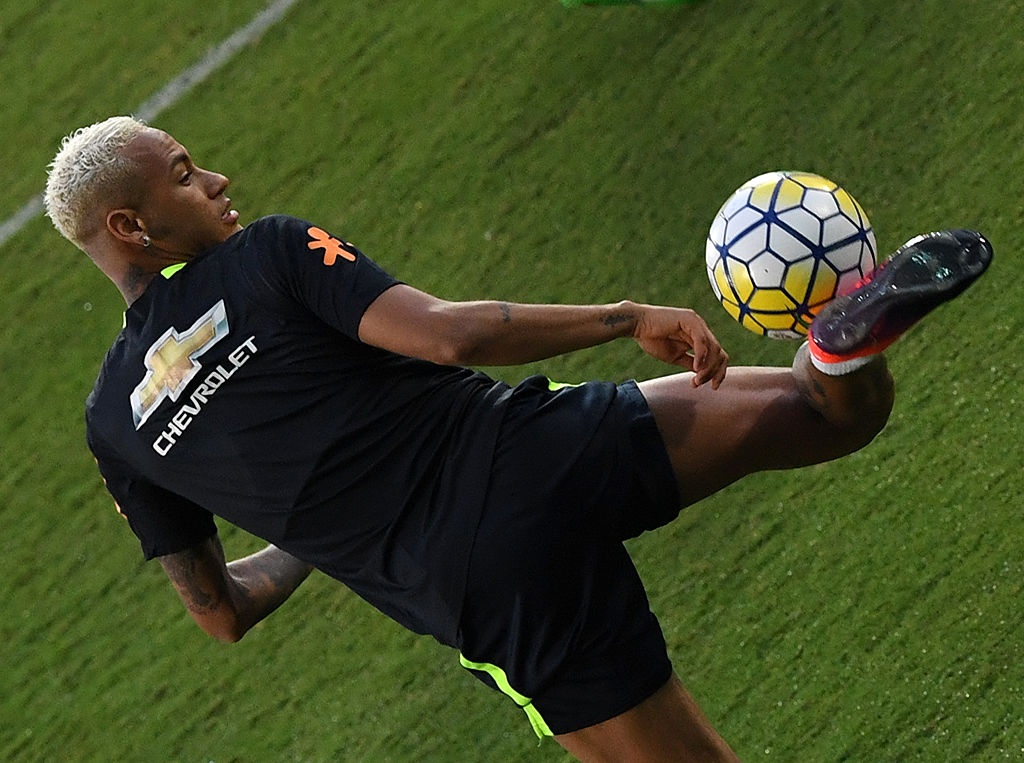 Neymar biểu diễn kỹ thuật ảnh 2 Neymar bieu dien ky thuat anh 2