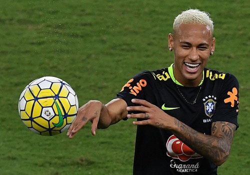 Neymar va dong doi thi nhau bieu dien ky thuat hinh anh