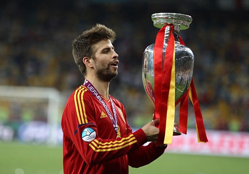 Pique chia tay tuyen Tay Ban Nha sau World Cup 2018 hinh anh