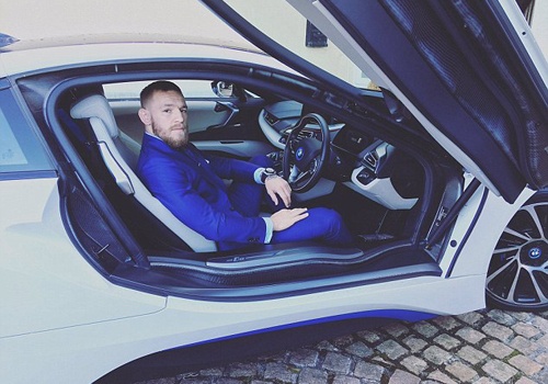 ‘Ga dien’ McGregor lich lam trong xe sang BMW i8 hinh anh