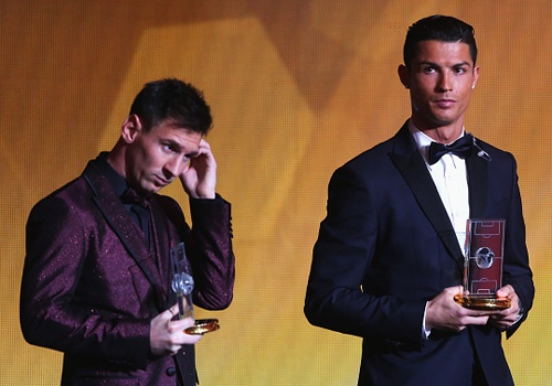 Truyen thong Anh danh gia Ronaldo hay hon Messi hinh anh