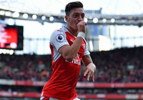 Oezil tiet lo y nghia cua pha an mung ban thang hinh anh