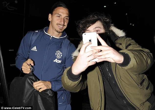 MU đến khách sạn ở Liverpool ảnh 3 MU den khach san o Liverpool anh 3