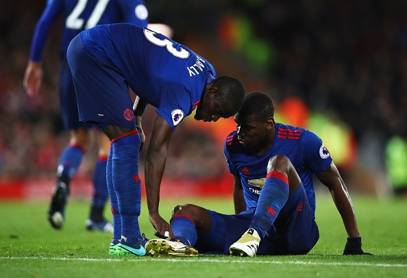 Co dong vien MU tuc gian voi Pogba anh 1