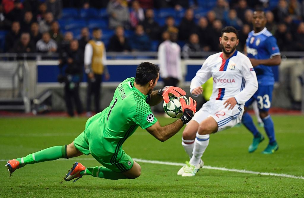 Buffon cản phá 11 m ảnh 3 Buffon can pha 11 m anh 3