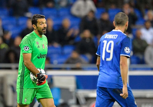 Buffon can pha 11 m, Juventus thang trong tran mat nguoi hinh anh