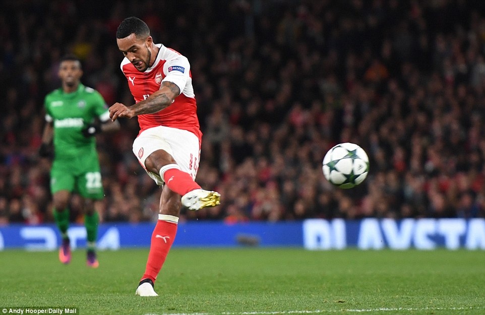 Oezil ghi hat-trick o Champions League anh 5