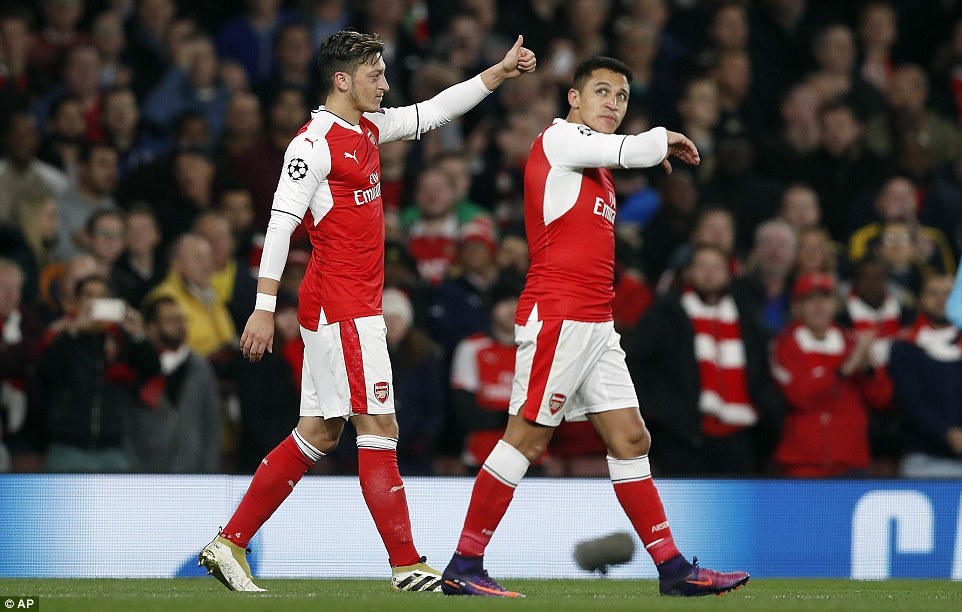 Oezil ghi hat-trick o Champions League anh 10