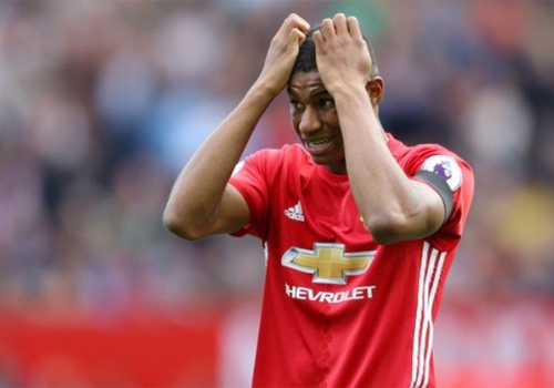 Rashford truot danh hieu Cau be vang 2016 hinh anh