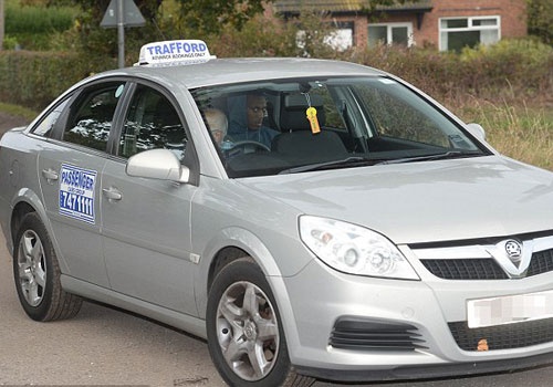 Martial don taxi roi san tap, Rooney lai xe BMW hinh anh