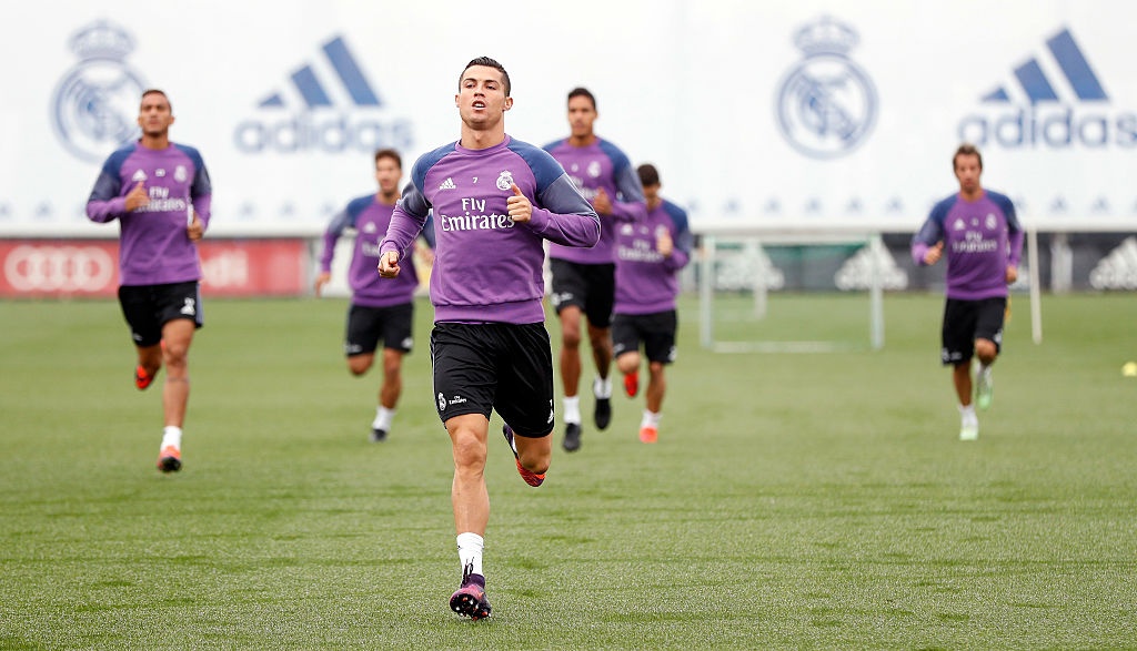 Ronaldo miệt mài tập luyện ảnh 2 Ronaldo miet mai tap luyen anh 2