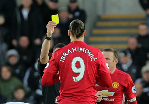 MU mat Ibrahimovic khi cham tran Arsenal hinh anh