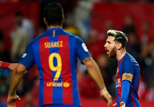 Messi ghi ban va kien tao giup Barca bam duoi Real hinh anh