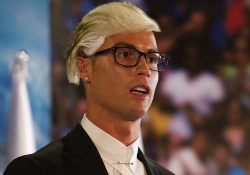 Sao bong da trong the nao voi kieu toc cua Donald Trump? hinh anh