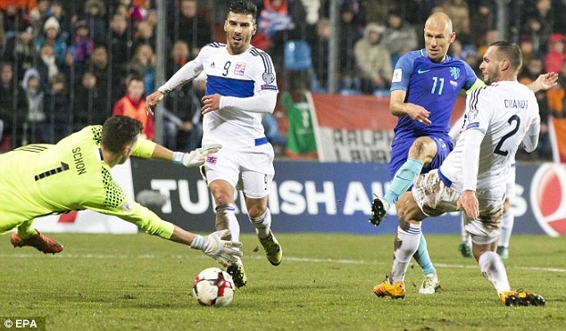 Depay danh dau va sut phat ghi ban anh 3