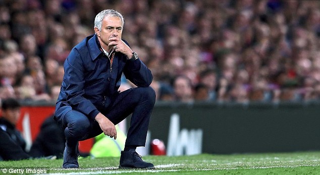 Mourinho trò chuyện vui vẻ cùng Pique ảnh 9 Mourinho tro chuyen vui ve cung Pique anh 9