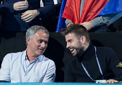Nghi van Jose Mourinho muon dua Pique ve MU hinh anh