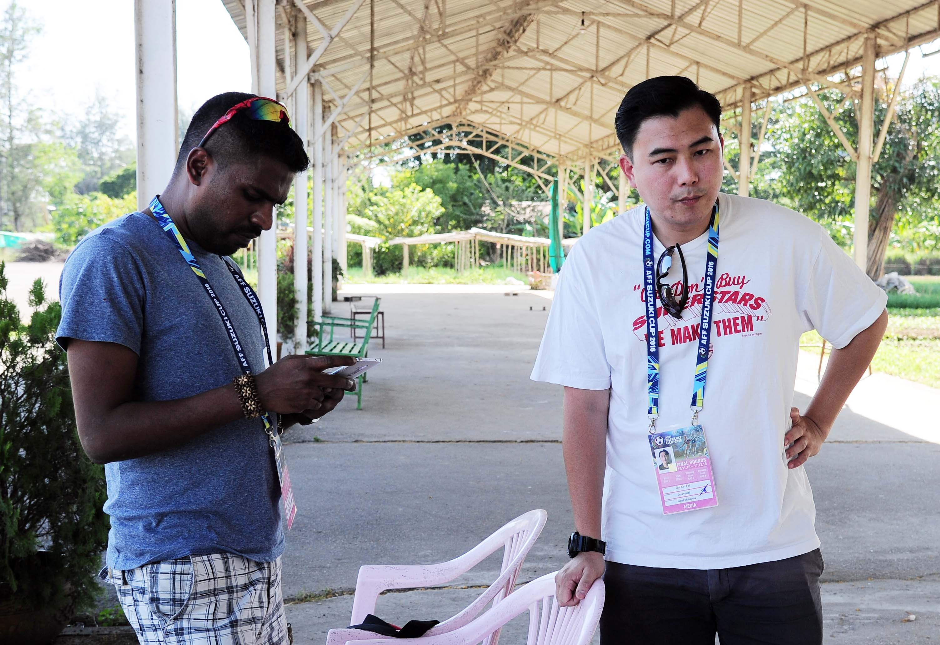 Tuyển Việt Nam tập trên sân tồi tàn ảnh 3 Tuyen Viet Nam tap tren san toi tan anh 3