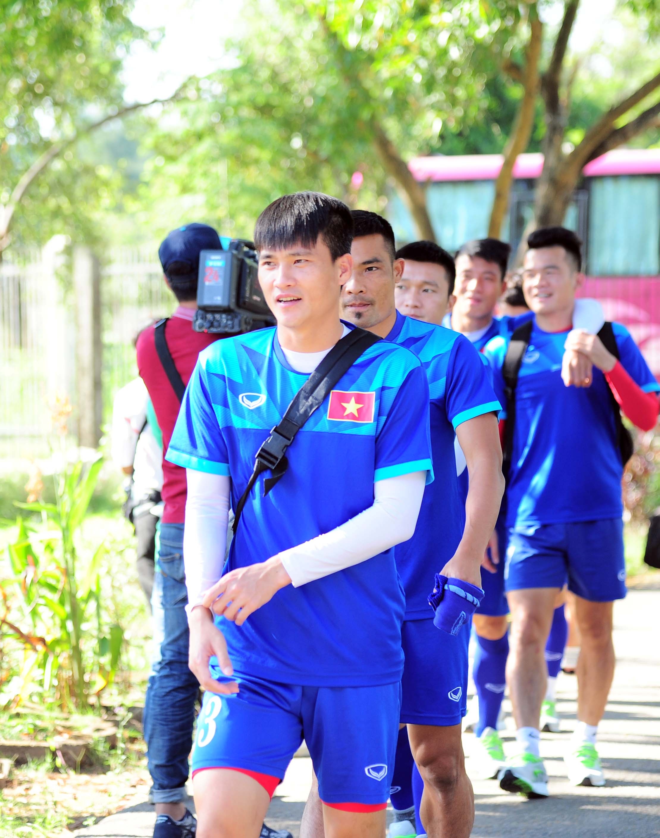 Tuyển Việt Nam tập trên sân tồi tàn ảnh 4 Tuyen Viet Nam tap tren san toi tan anh 4