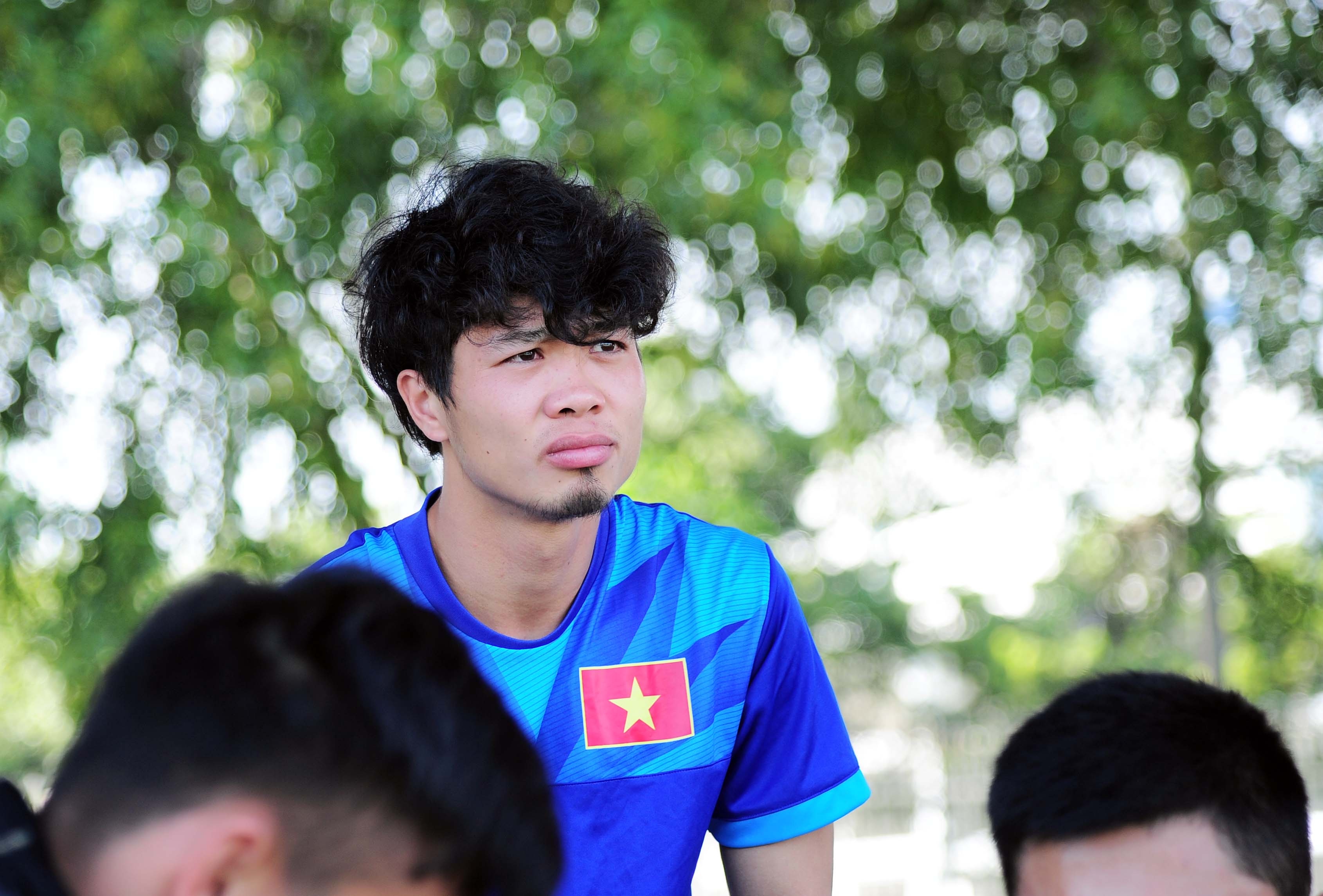 Tuyển Việt Nam tập trên sân tồi tàn ảnh 5 Tuyen Viet Nam tap tren san toi tan anh 5