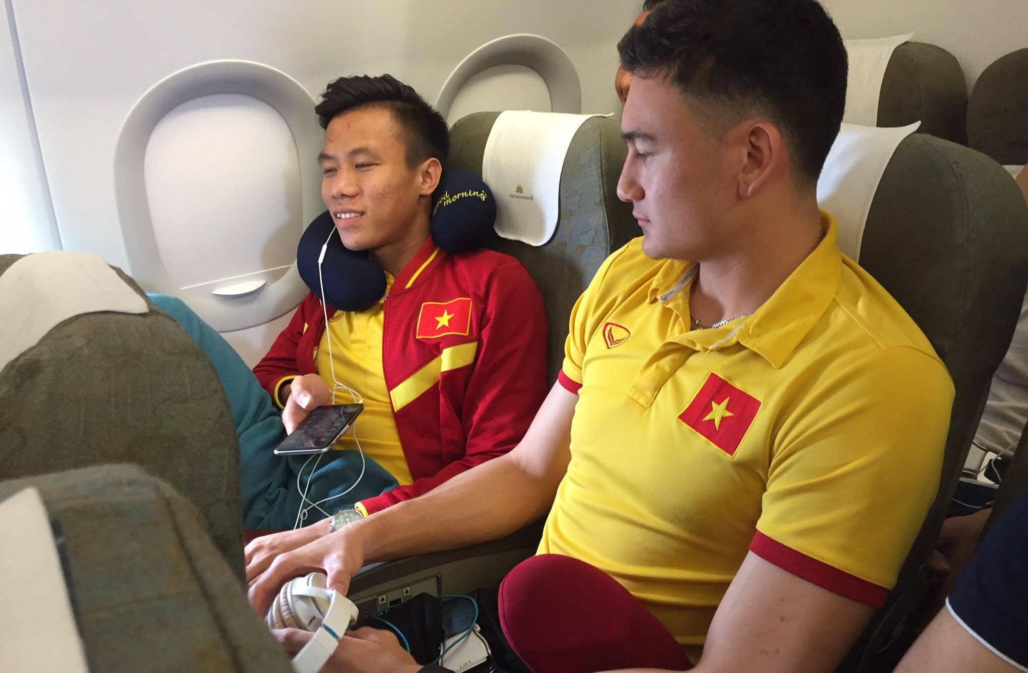 Tuyen Viet Nam so hai khi may bay chao dao gan 10 phut hinh anh