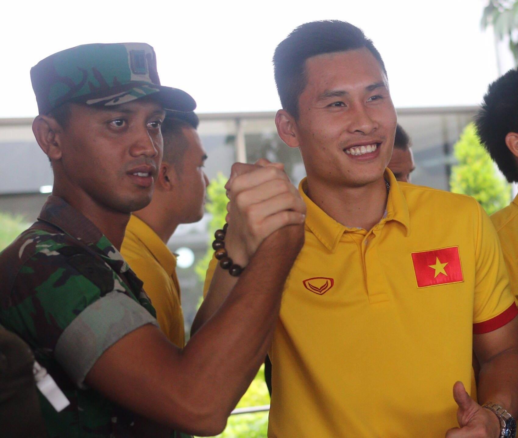 Nguoi ham mo Indonesia chao don tuyen Viet Nam hinh anh