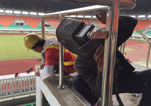 Tinh trang toi te cua san thi dau tran Indonesia - Viet Nam hinh anh