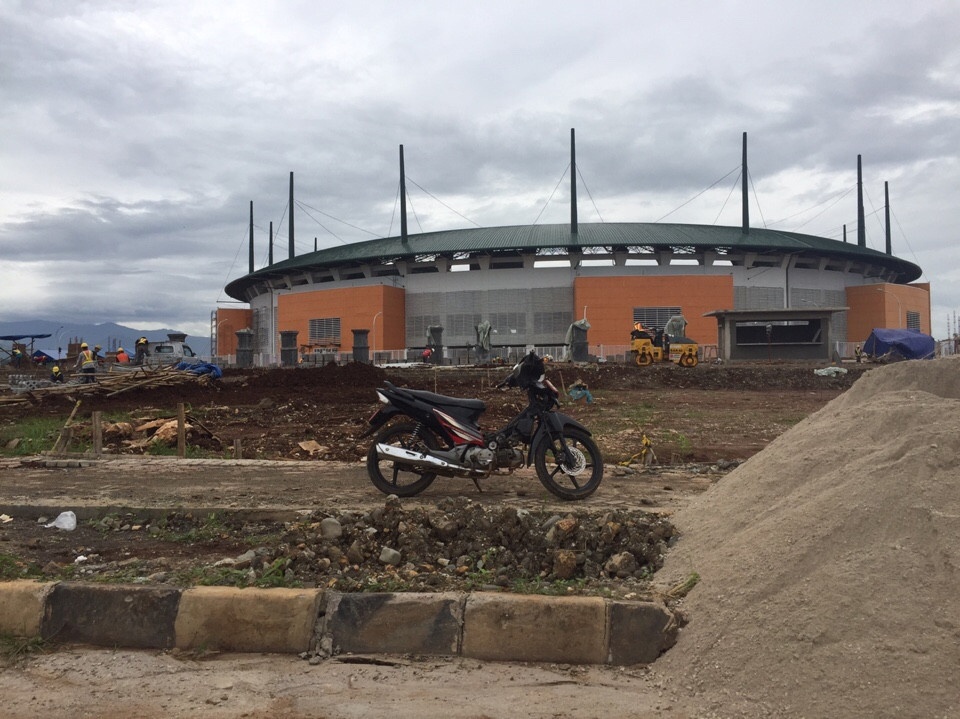 Tình trạng tồi tệ của sân Pakansari ảnh 1 Tinh trang toi te cua san Pakansari anh 1