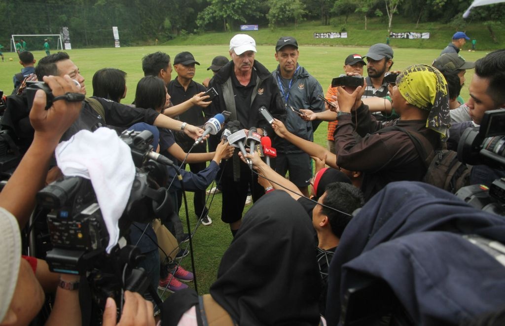 Indonesia tap sut phat truoc ban ket anh 9