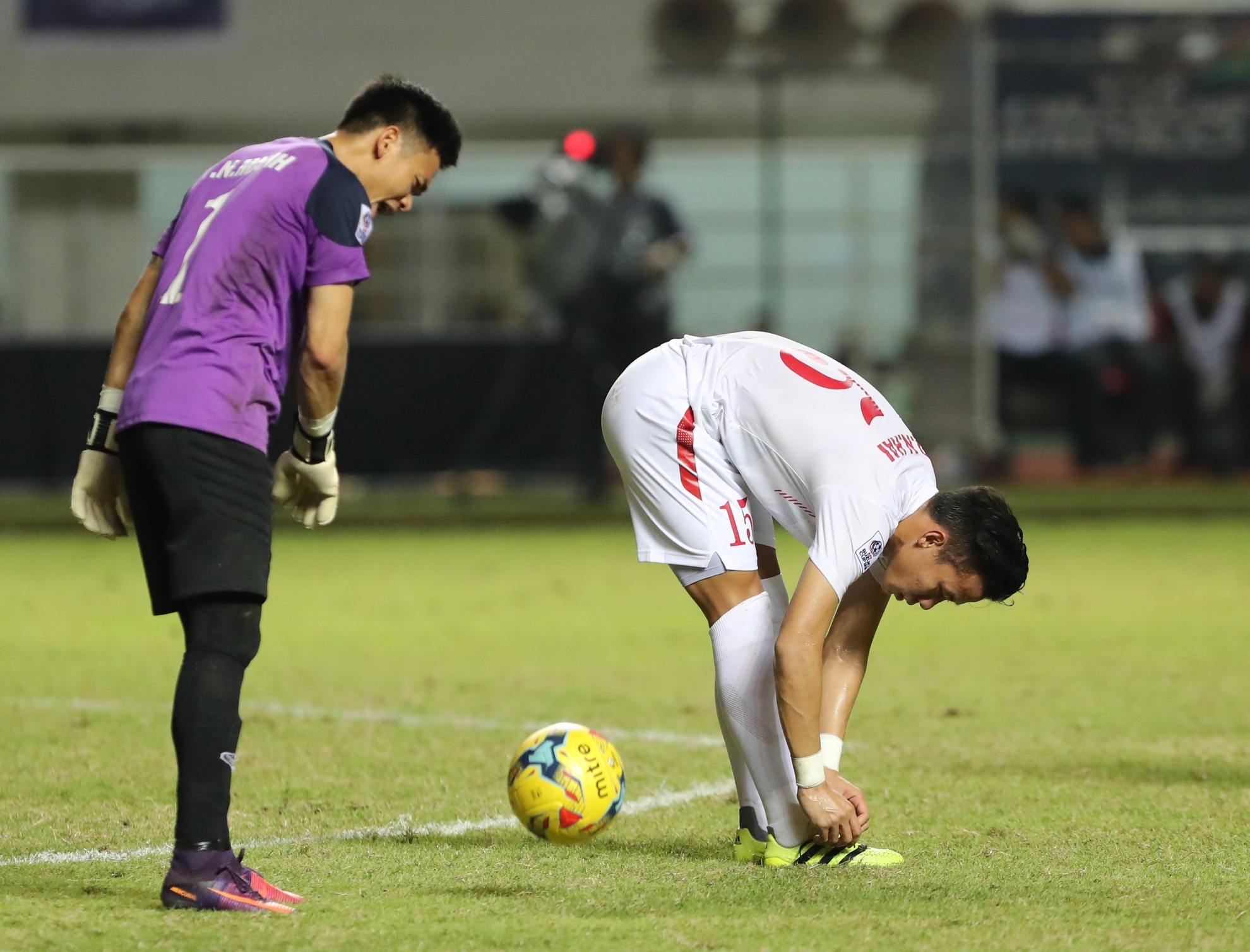 Nguyen Manh gian nem bong trach dong doi anh 5