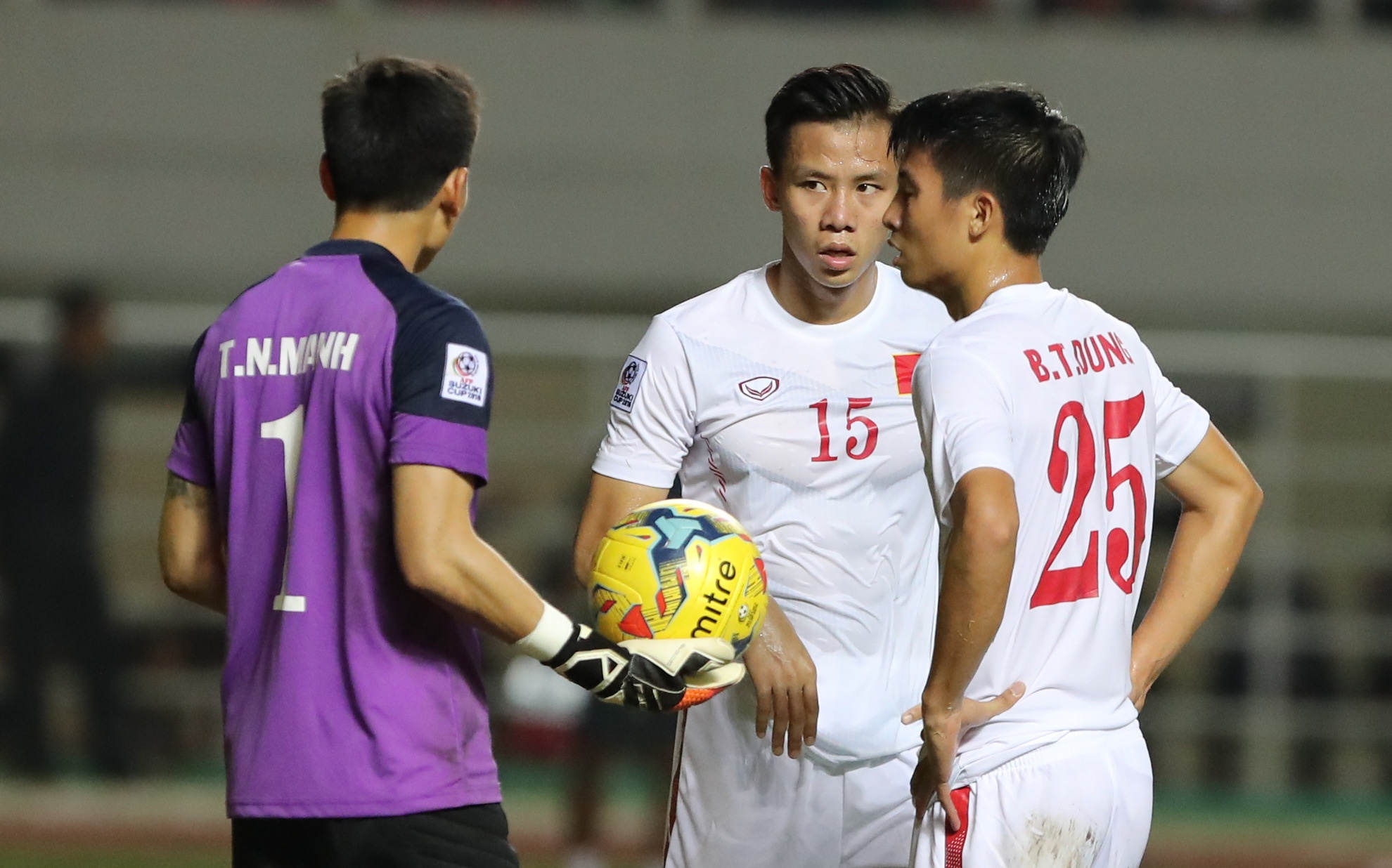 Nguyen Manh gian nem bong trach dong doi anh 6