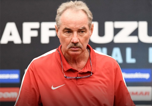 Alfred Riedl: ‘Tan cong la cach phong ngu tot nhat’ hinh anh