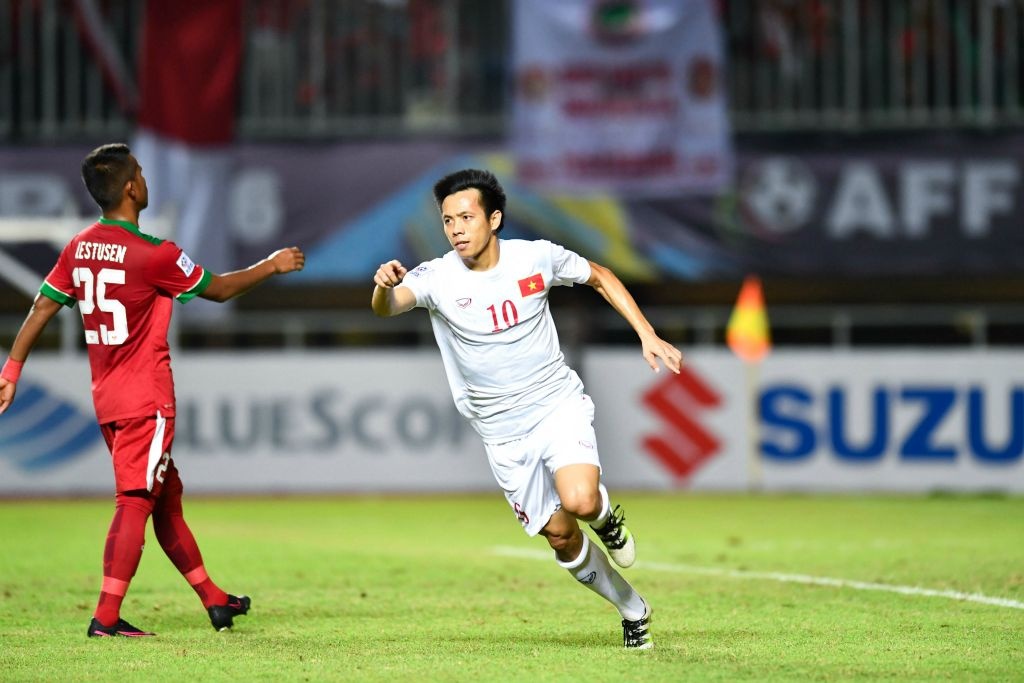 Van Quyet lep ve truoc cau thu Indonesia anh 1