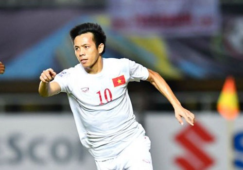 Van Quyet lep ve truoc cac cau thu Indonesia hinh anh