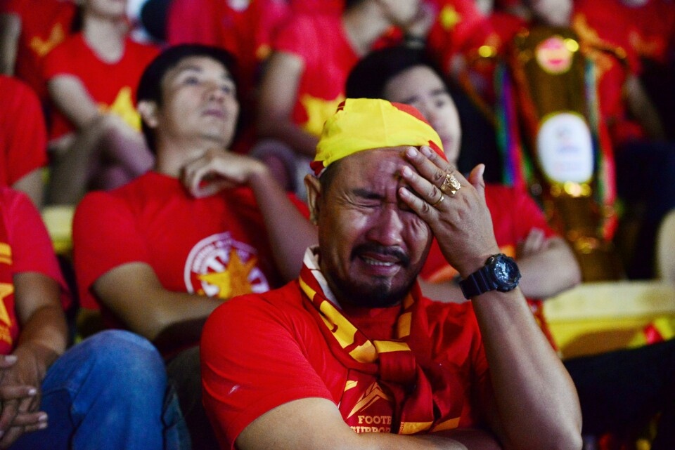 Co dong vien khoc vi tuyen Viet Nam hinh anh