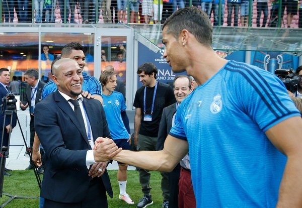 Nhung huyen thoai ung ho Ronaldo anh 3