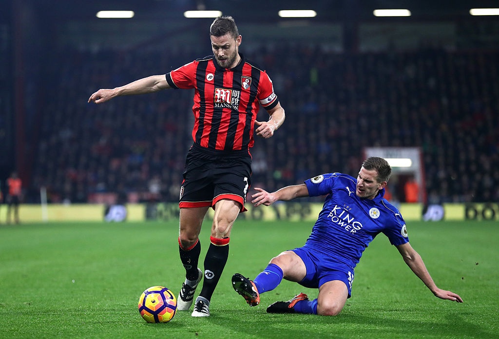 Leicester gay that vong tren san khach anh 6