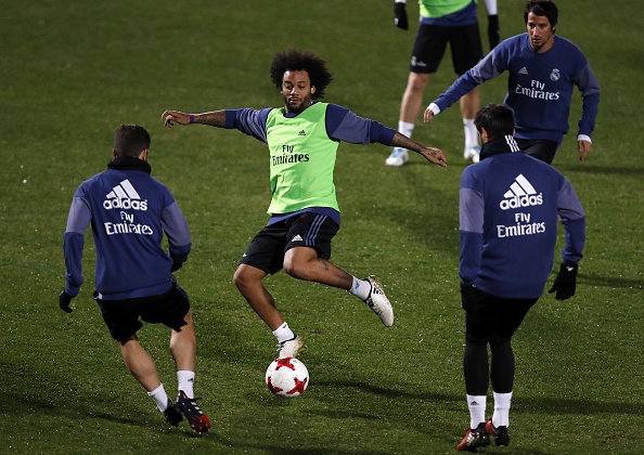 Ronaldo cuoi tuoi tren san tap anh 8