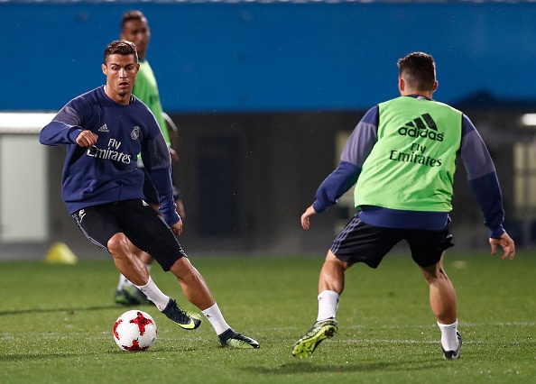 Ronaldo cuoi tuoi tren san tap anh 5