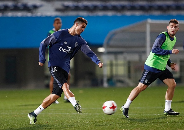 Ronaldo cuoi tuoi tren san tap anh 6