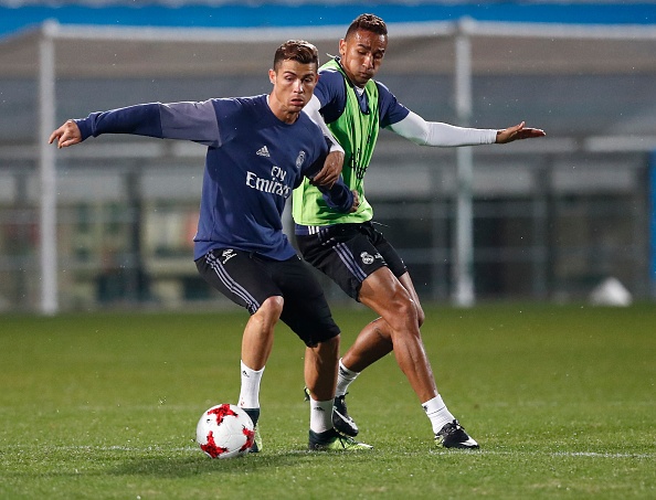 Ronaldo cuoi tuoi tren san tap anh 7