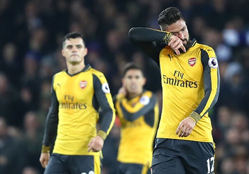 Arsenal thua nguoc 1-2, bo lo co hoi bam duoi Chelsea hinh anh