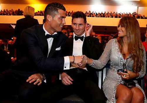 Nhung khoanh khac kho quen giua Ronaldo va Messi hinh anh