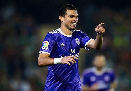 Doi bong cua Trung Quoc dung luong cao moi goi Pepe hinh anh